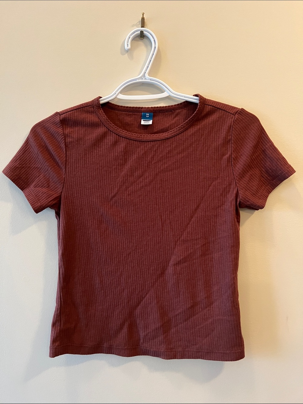 Old Navy Ribbed Short Sleeve Crop Top in Deep Burgundy